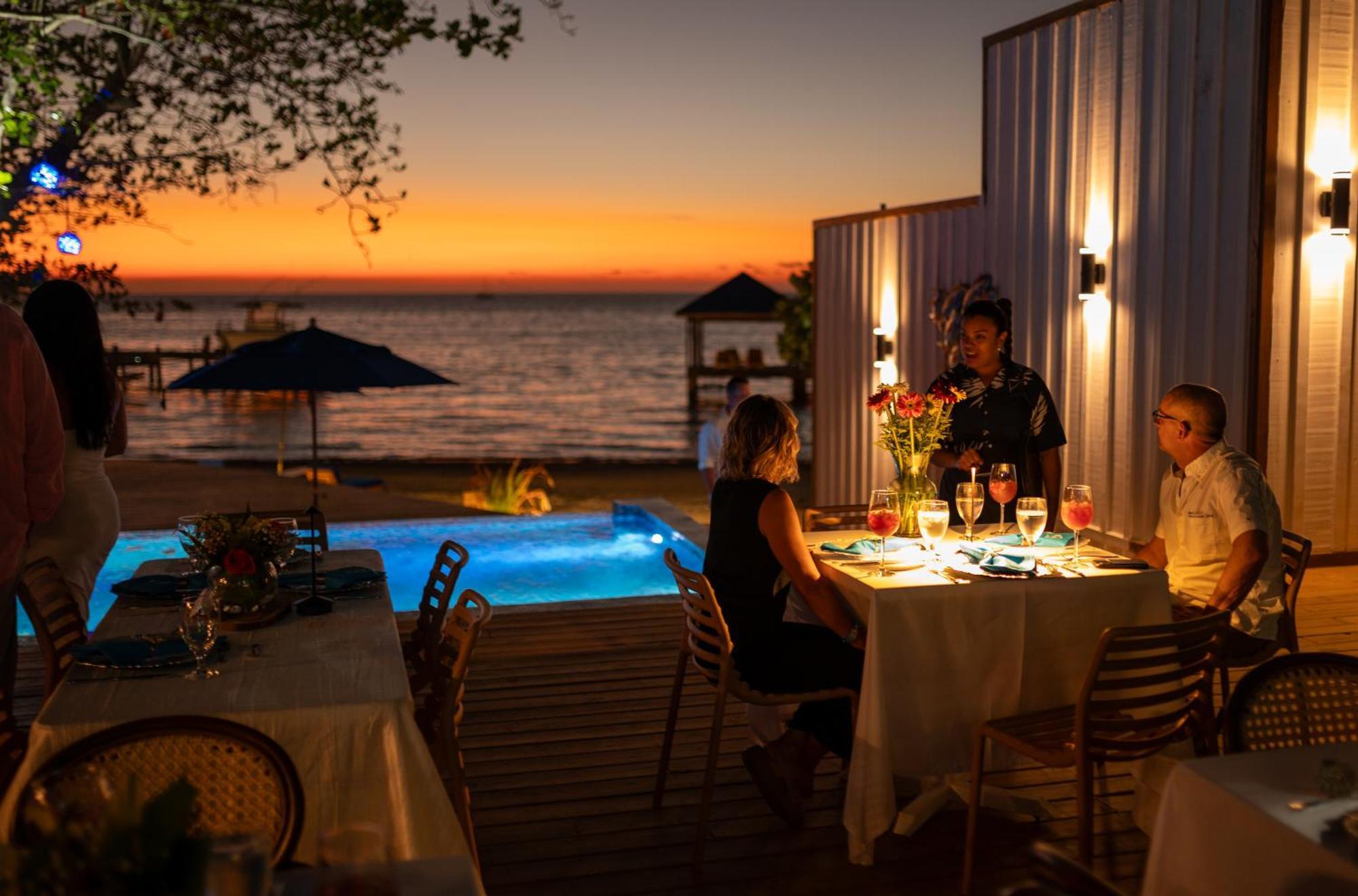 Blue Roatan Resort West Bay Exterior photo