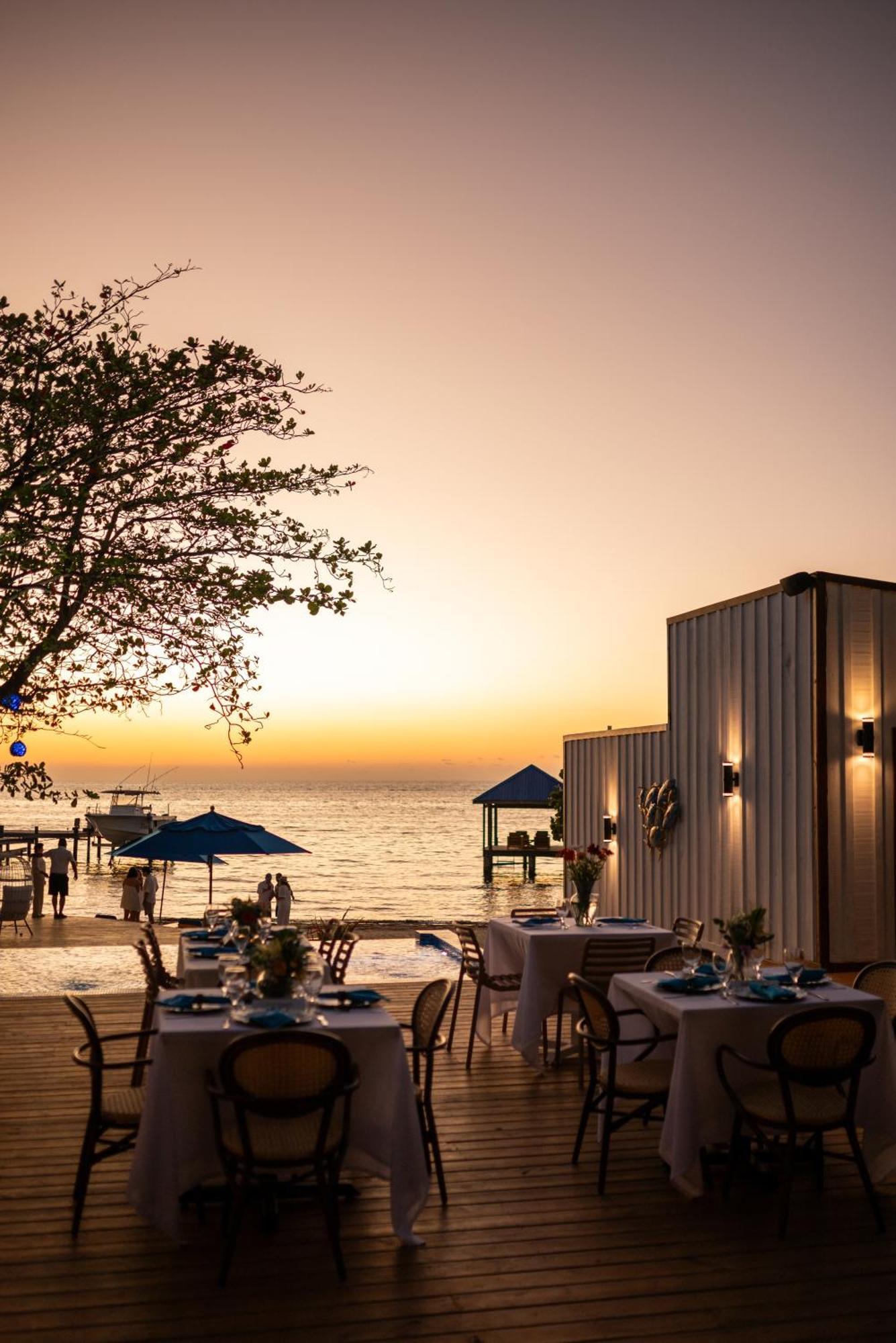 Blue Roatan Resort West Bay Exterior photo