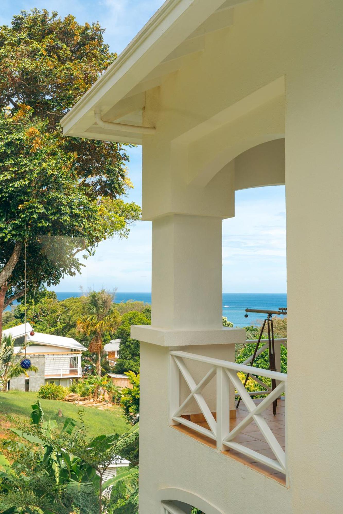 Blue Roatan Resort West Bay Exterior photo