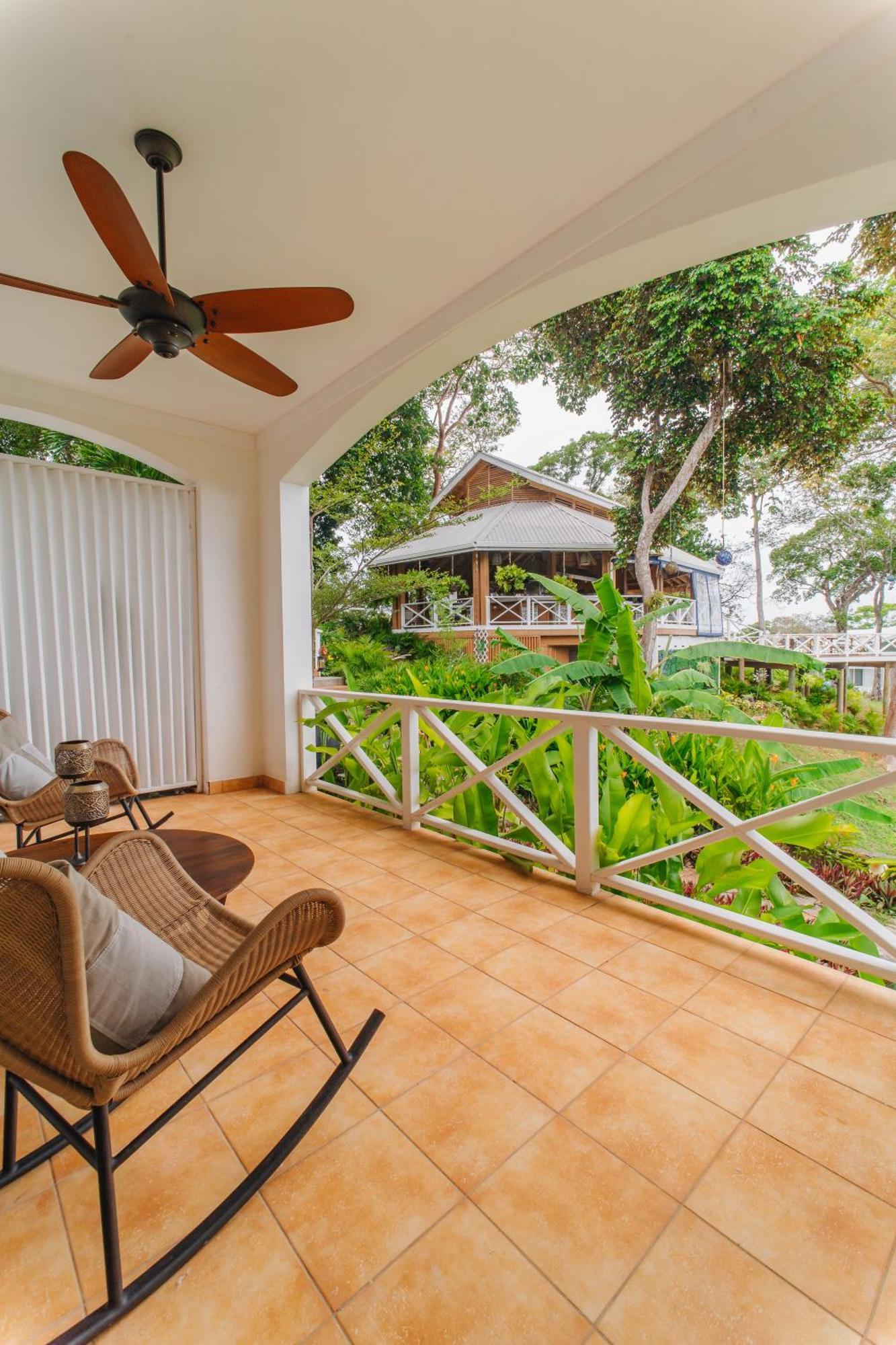 Blue Roatan Resort West Bay Exterior photo
